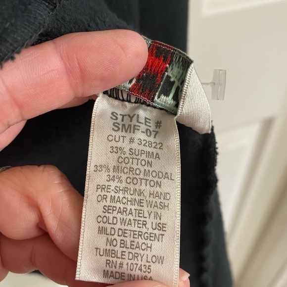 Light gray to dark gray, Ombré effect, cardigan/wrap. Lightweight and size Med. - Picture 4 of 7